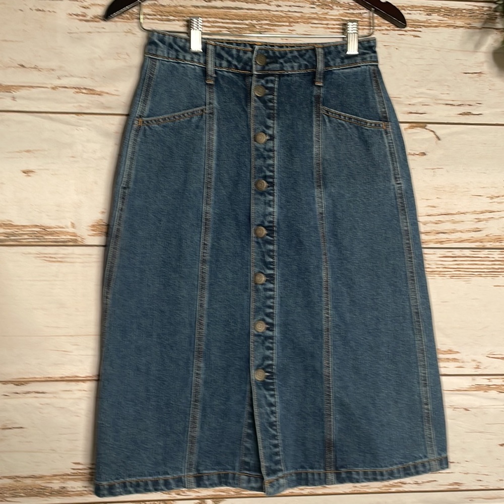 Women's Old Navy Size 2 Button Up Midi Denim Skirt - Picture 2 of 3